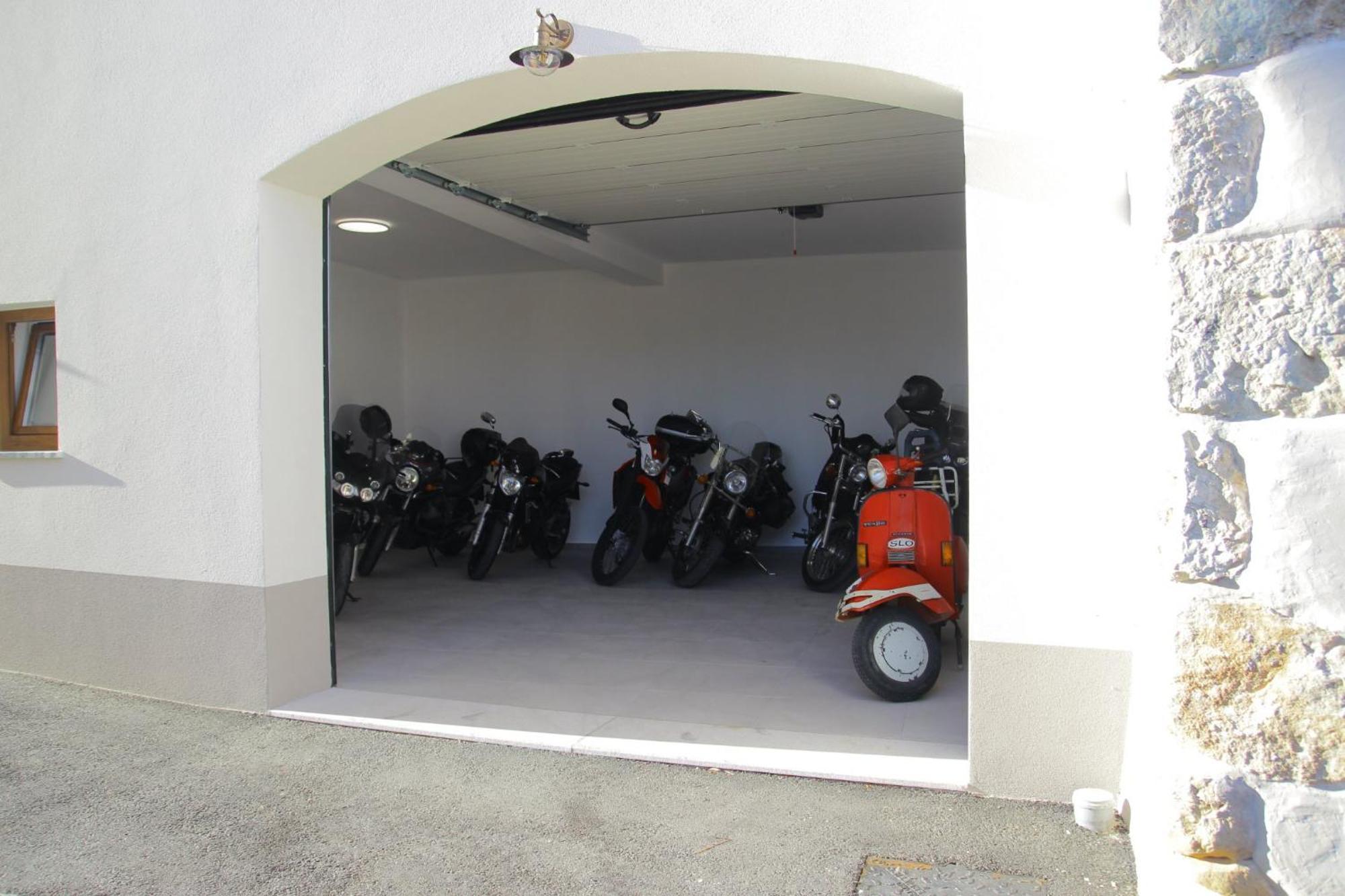 Apartmaji Tanto Malovse Crnice Εξωτερικό φωτογραφία
